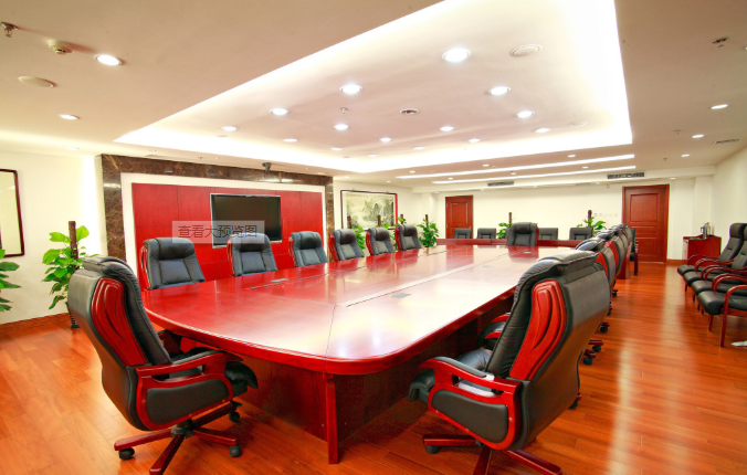 紅色桌子在上海辦公室裝修中的會議室中的應用與優(yōu)劣 紅色桌子在上海辦公室裝修中的會議室中的應用與優(yōu)劣