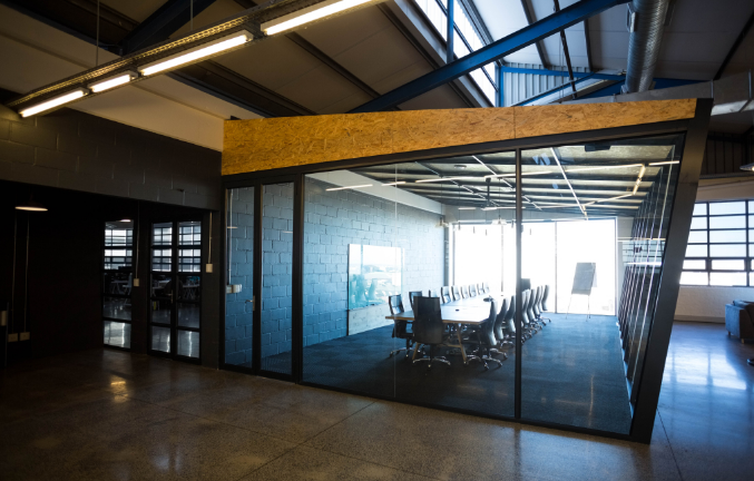 辦公室裝修設(shè)計如何選擇實(shí)木辦公桌及其優(yōu)點(diǎn)