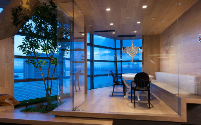 深棕色木柜子，打造辦公室裝修裝修新風尚！