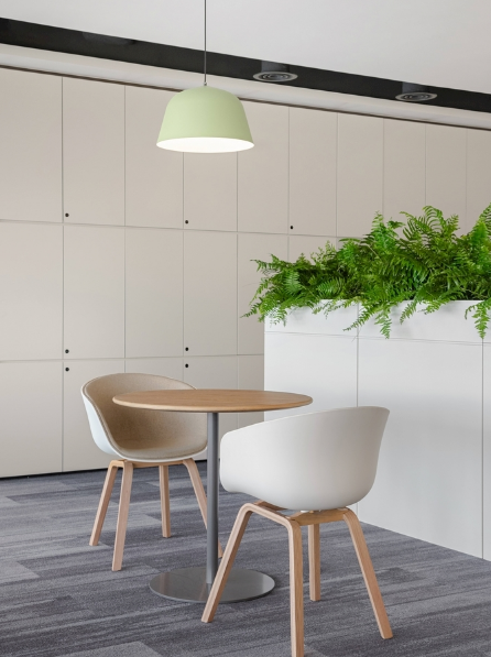 辦公室裝修設計:巧妙隱藏線路,打造無線美觀空間